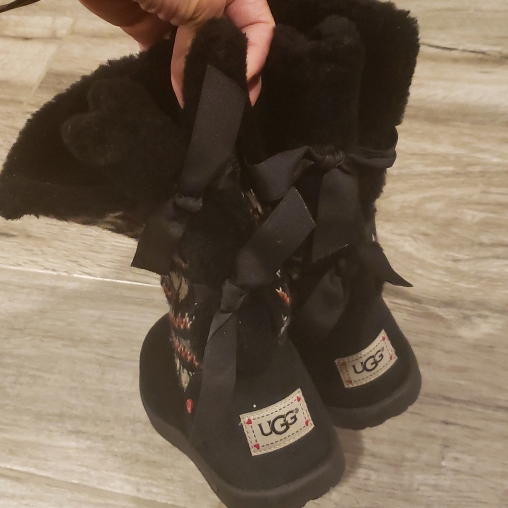 New UGGs girls hearts bow sherpa boots